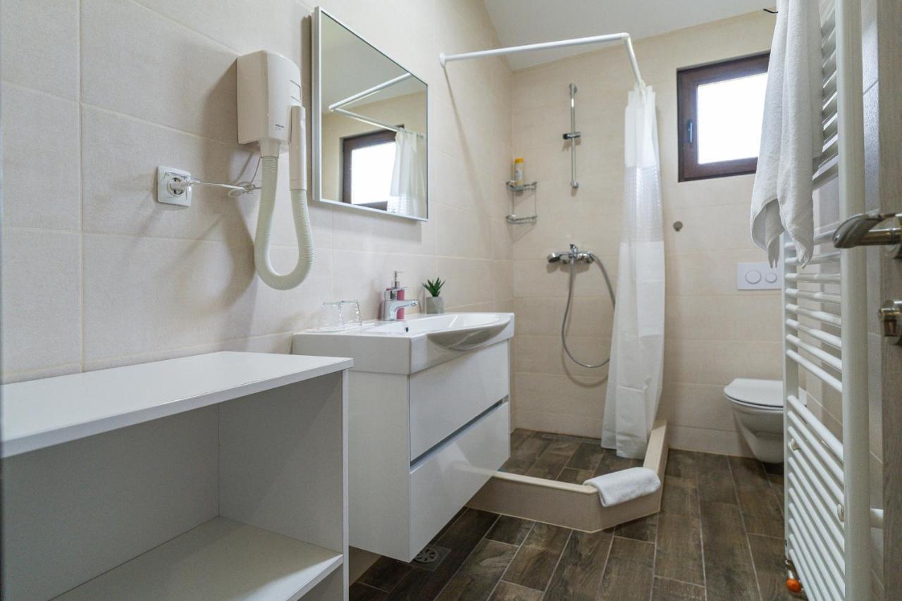 Deluxe Apartment With Jacuzzi - Patar Rakovica Esterno foto