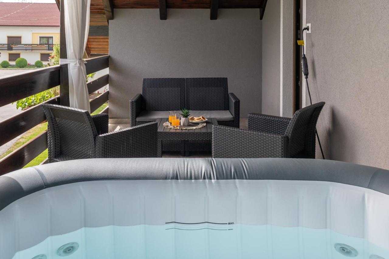 Deluxe Apartment With Jacuzzi - Patar Rakovica Esterno foto