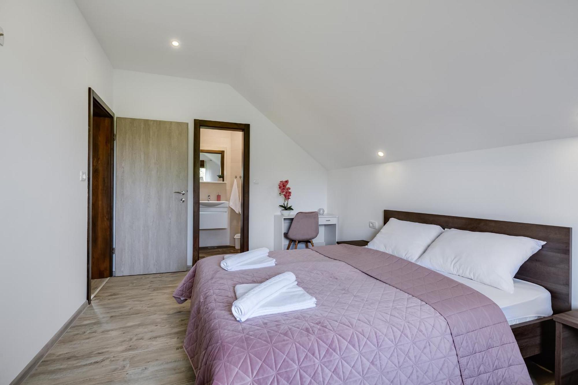Deluxe Apartment With Jacuzzi - Patar Rakovica Esterno foto