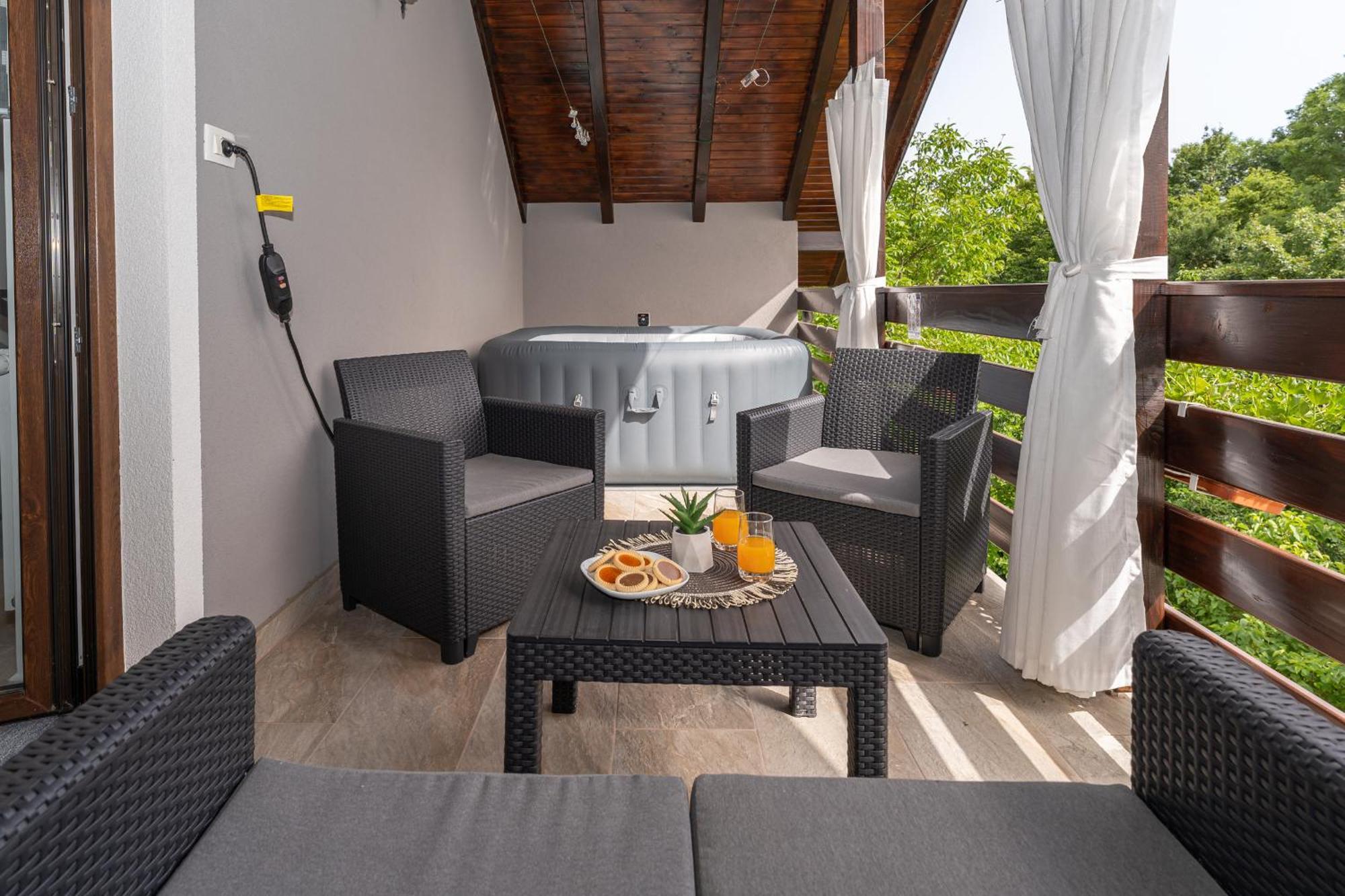 Deluxe Apartment With Jacuzzi - Patar Rakovica Esterno foto