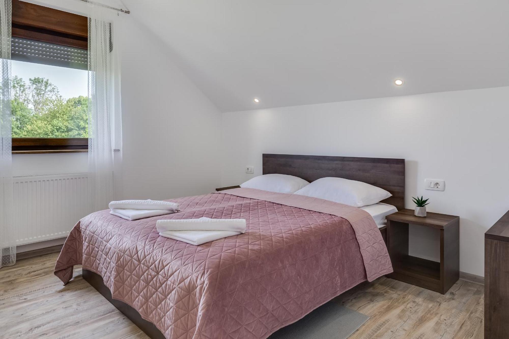 Deluxe Apartment With Jacuzzi - Patar Rakovica Esterno foto